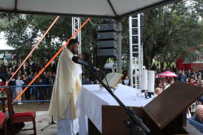 Missa em louvor ao Bom Jesus em Campo Mendes teve o PÃ¡roco SebastiÃ£o presidindo com liturgia da RÃ¡dio Campo Aberto